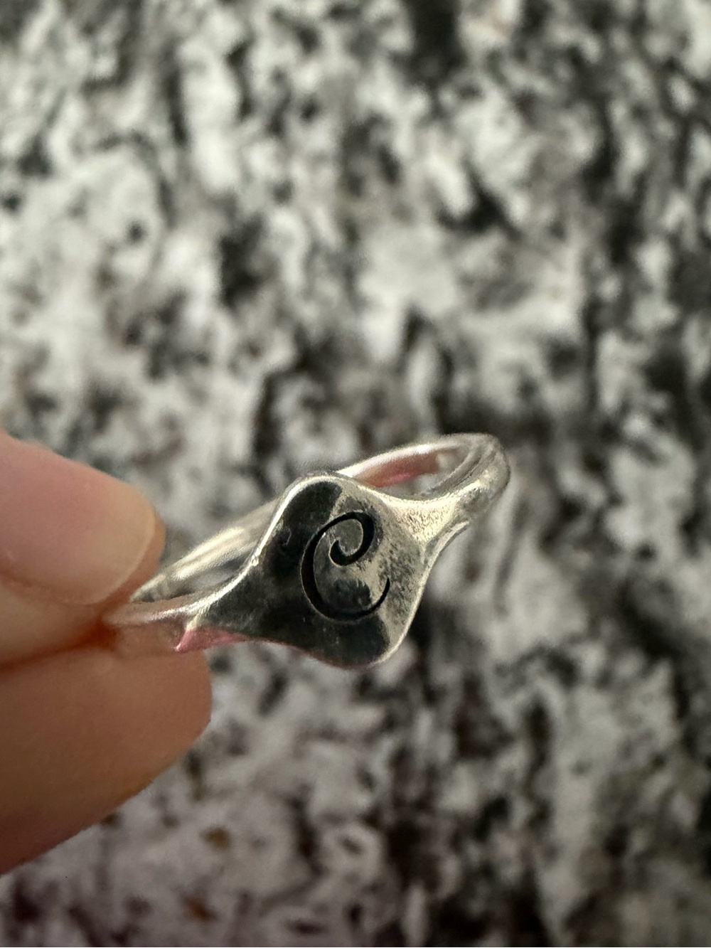 James Avery Script Hammered Initial Sterling Silver Ring Size 7 Letter C